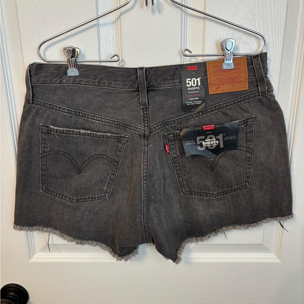Levi’s 501 High Rise Shorts Black Denim Frayed Hem NWT Women’s - Picture 5 of 14